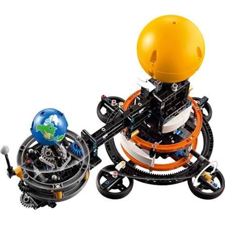 LEGO Technic | Planeta Tierra y Luna en Órbita | 526 Piezas | +10 Años